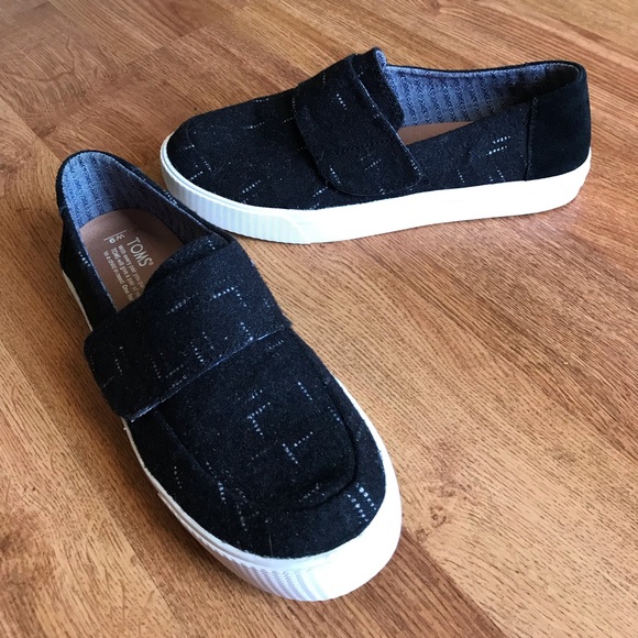 TOMS - Picture 2 of 7